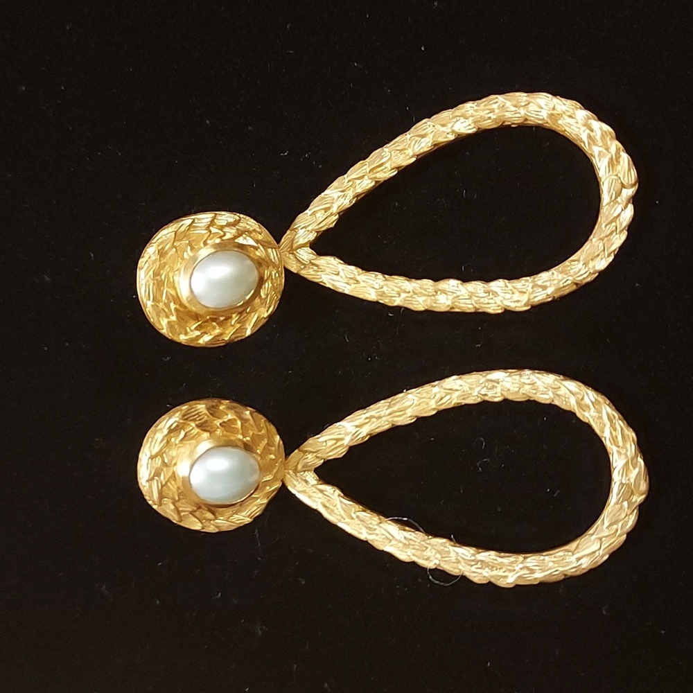 Julie Vos luxury Penelope Statement dangle teardrop earrings gold with pearls - Picture 2 of 5
